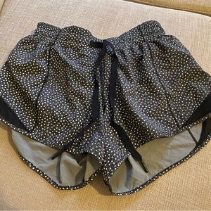 Lululemon reflective dot hotty hot shorts size 8 tall